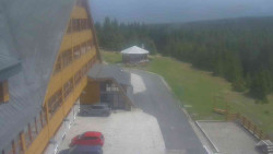 Parkoviště a hlavní vchod