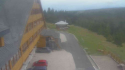 Parkoviště a hlavní vchod