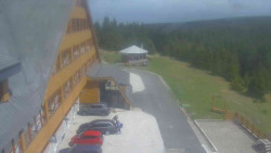Parkoviště a hlavní vchod