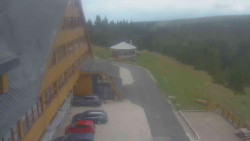 Parkoviště a hlavní vchod