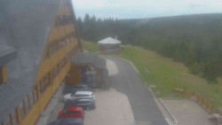 Parkoviště a hlavní vchod