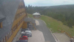 Parkoviště a hlavní vchod