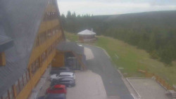 Parkoviště a hlavní vchod