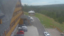 Parkoviště a hlavní vchod