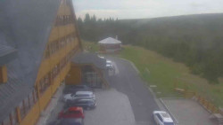 Parkoviště a hlavní vchod