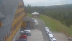 Parkoviště a hlavní vchod
