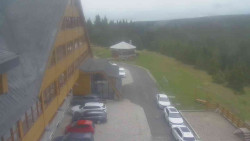 Parkoviště a hlavní vchod