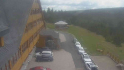 Parkoviště a hlavní vchod
