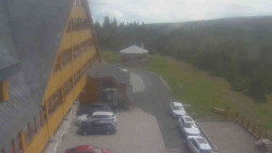 Parkoviště a hlavní vchod