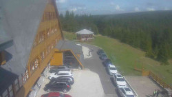 Parkoviště a hlavní vchod
