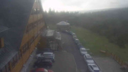 Parkoviště a hlavní vchod