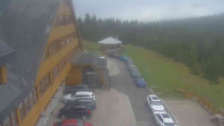 Parkoviště a hlavní vchod