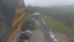 Parkoviště a hlavní vchod