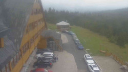 Parkoviště a hlavní vchod