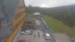 Parkoviště a hlavní vchod
