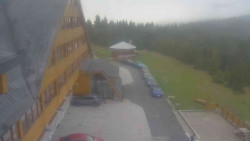 Parkoviště a hlavní vchod