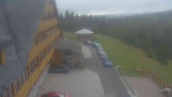 Parkoviště a hlavní vchod