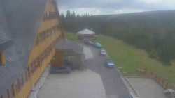 Parkoviště a hlavní vchod