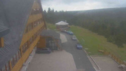 Parkoviště a hlavní vchod