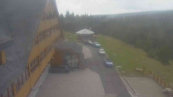 Parkoviště a hlavní vchod