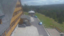 Parkoviště a hlavní vchod