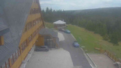 Parkoviště a hlavní vchod