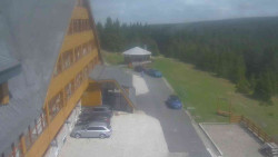 Parkoviště a hlavní vchod