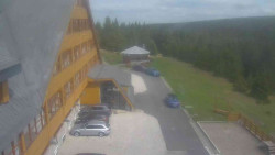 Parkoviště a hlavní vchod