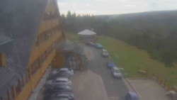 Parkoviště a hlavní vchod