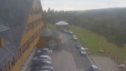 Parkoviště a hlavní vchod