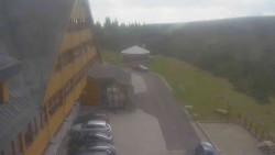 Parkoviště a hlavní vchod