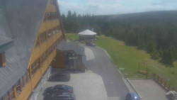Parkoviště a hlavní vchod
