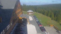 Parkoviště a hlavní vchod