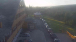 Parkoviště a hlavní vchod
