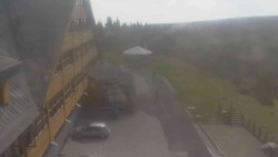 Parkoviště a hlavní vchod