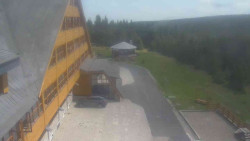 Parkoviště a hlavní vchod