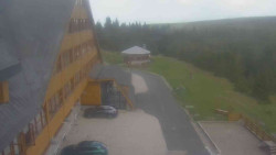 Parkoviště a hlavní vchod