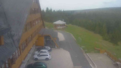 Parkoviště a hlavní vchod