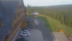 Parkoviště a hlavní vchod