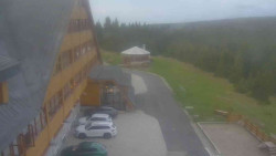 Parkoviště a hlavní vchod