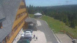 Parkoviště a hlavní vchod