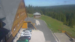 Parkoviště a hlavní vchod