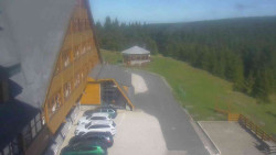Parkoviště a hlavní vchod