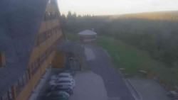 Parkoviště a hlavní vchod