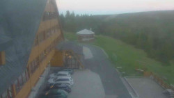 Parkoviště a hlavní vchod