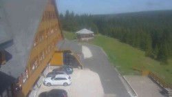 Parkoviště a hlavní vchod