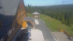 Parkoviště a hlavní vchod