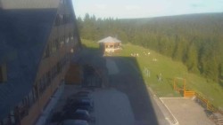 Parkoviště a hlavní vchod