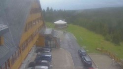 Parkoviště a hlavní vchod