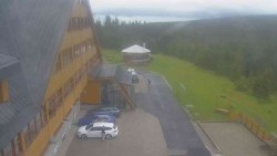 Parkoviště a hlavní vchod